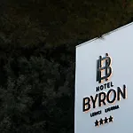 Byron فندق 4*