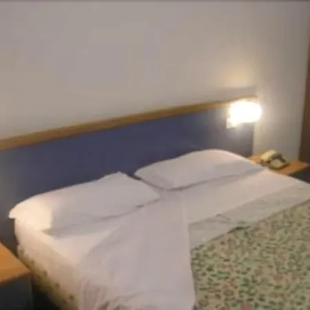 Byron Hotel 4*