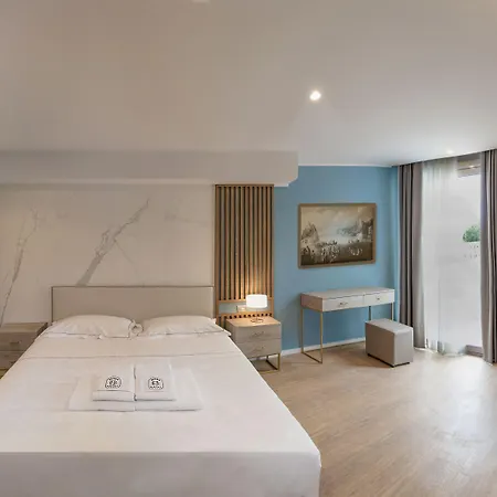 Ξενοδοχείο Byron 4*