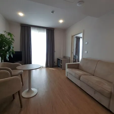 Byron Hotel 4*